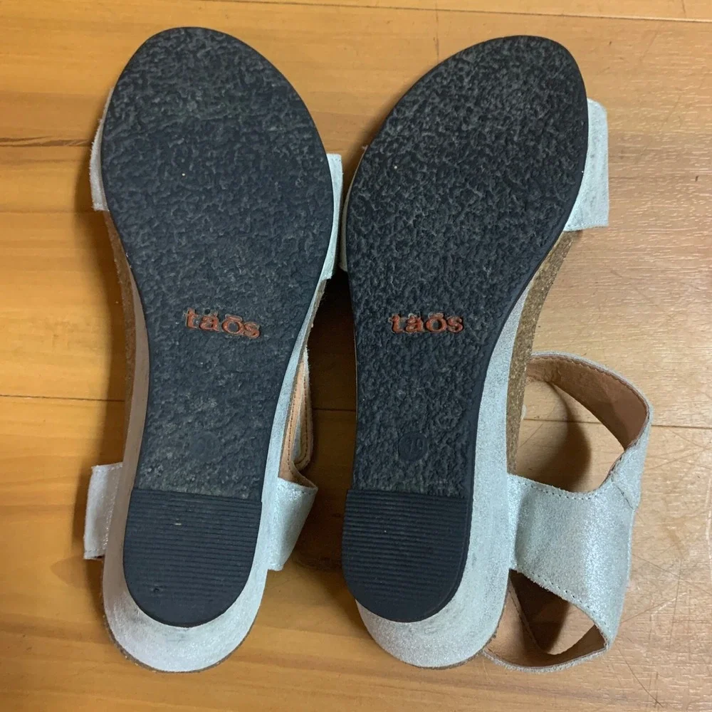 TAOS Festival 4048 Wedge Sandals Size 39 US 8-8.5 Silver Metallic Hook & Loop‎